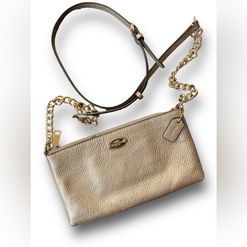COACH🫶🏼 GOLD PEBBLE LEATHER CROSSBODY🪢